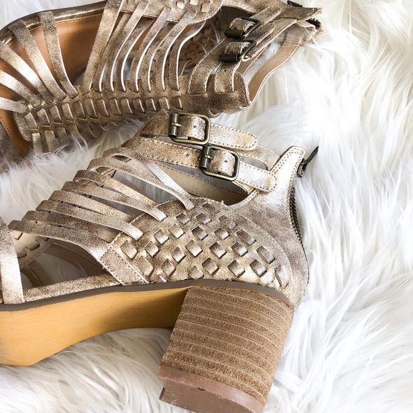 Gold Gladiator style heel - Picture 4 of 5